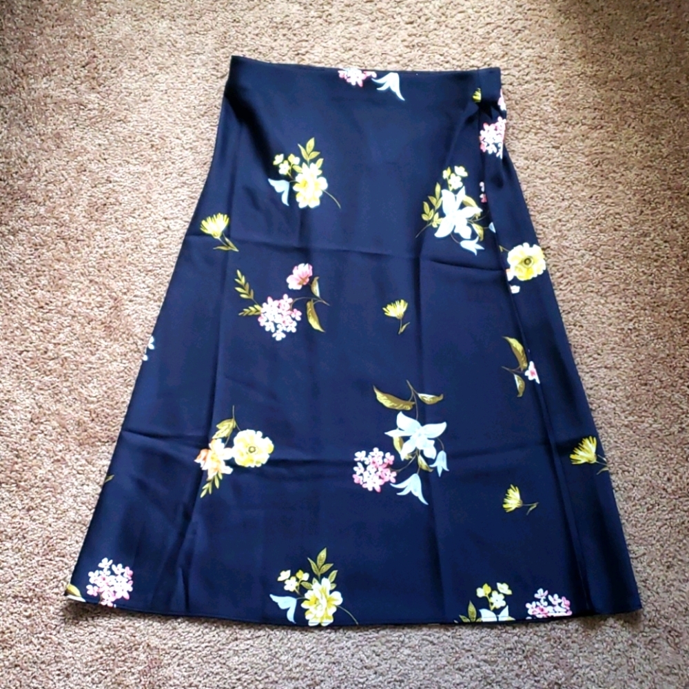 LOFT Petite Bloom Pull On Midi Skirt